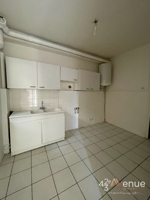 APPARTEMENT T2 A LOUER - ST ETIENNE HAUT DE JACQUARD - 52.02 m2 - 325€ charges comprises par mois
