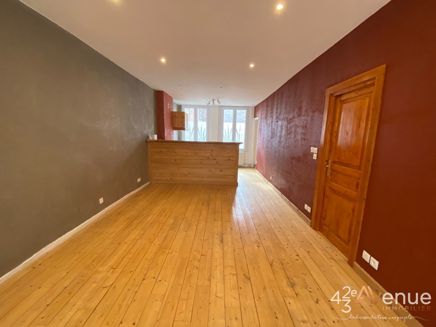 APPARTEMENT T2 A LOUER - ST ETIENNE HYPER CENTRE/DORIAN - 62.88 m2 - 550 &euro; charges comprises par mois