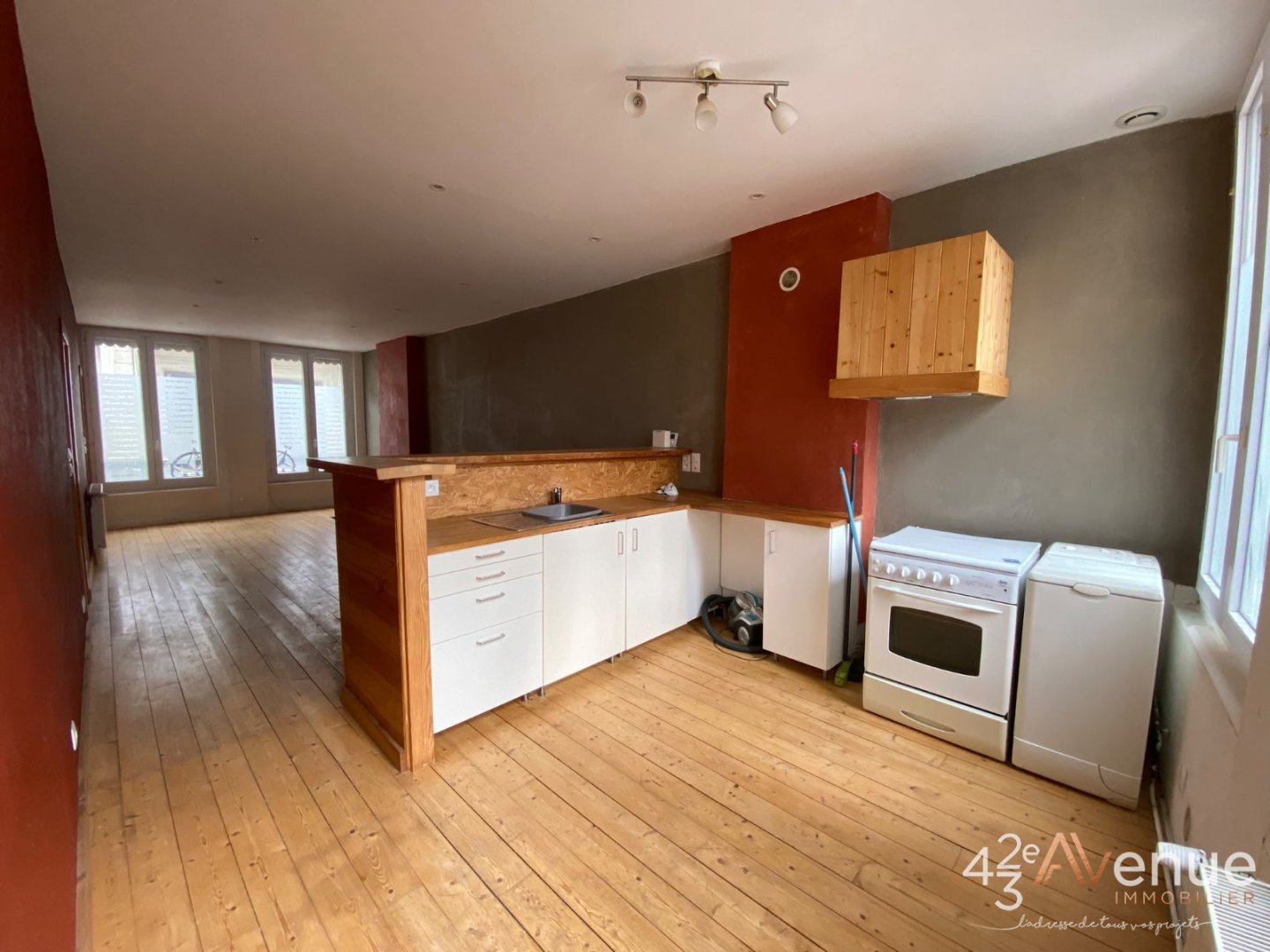 APPARTEMENT T2 A LOUER - ST ETIENNE HYPER CENTRE/DORIAN - 62.88 m2 - 550 &euro; charges comprises par mois