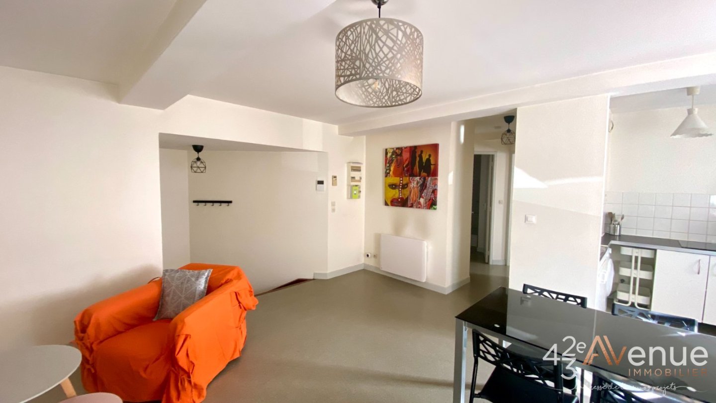 2 pices Meubl A LOUER - ST ETIENNE Jacquard/Jean Jaurs - 44.3 m2 - 450€ charges comprises par mois
