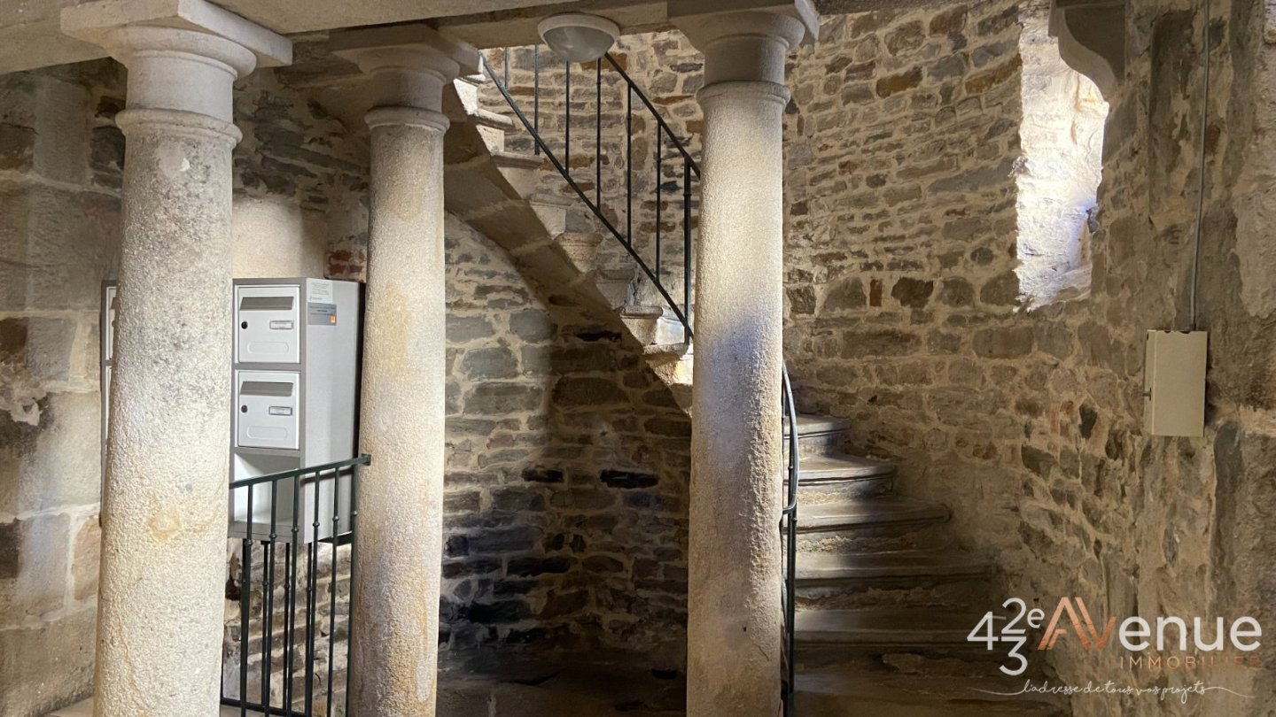 2 pices Meubl A LOUER - ST ETIENNE Jacquard/Jean Jaurs - 44.3 m2 - 450€ charges comprises par mois