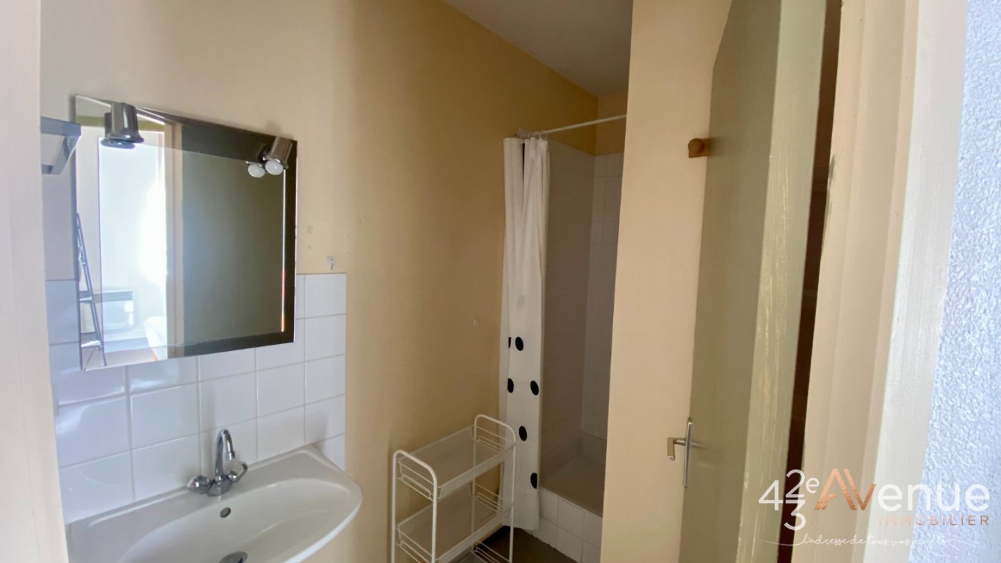 2 pices meubl A LOUER - ST ETIENNE JACQUARD - 43.4 m2 - 490€ charges comprises par mois