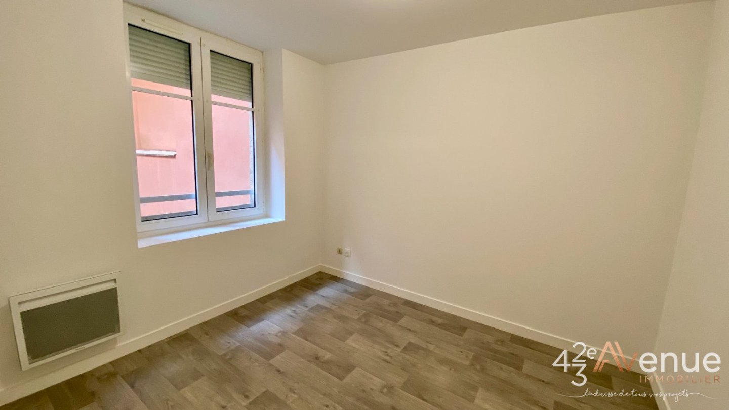 APPARTEMENT T2 A LOUER - ST ETIENNE JEAN-JAURES - 32.42 m2 - 390€ charges comprises par mois