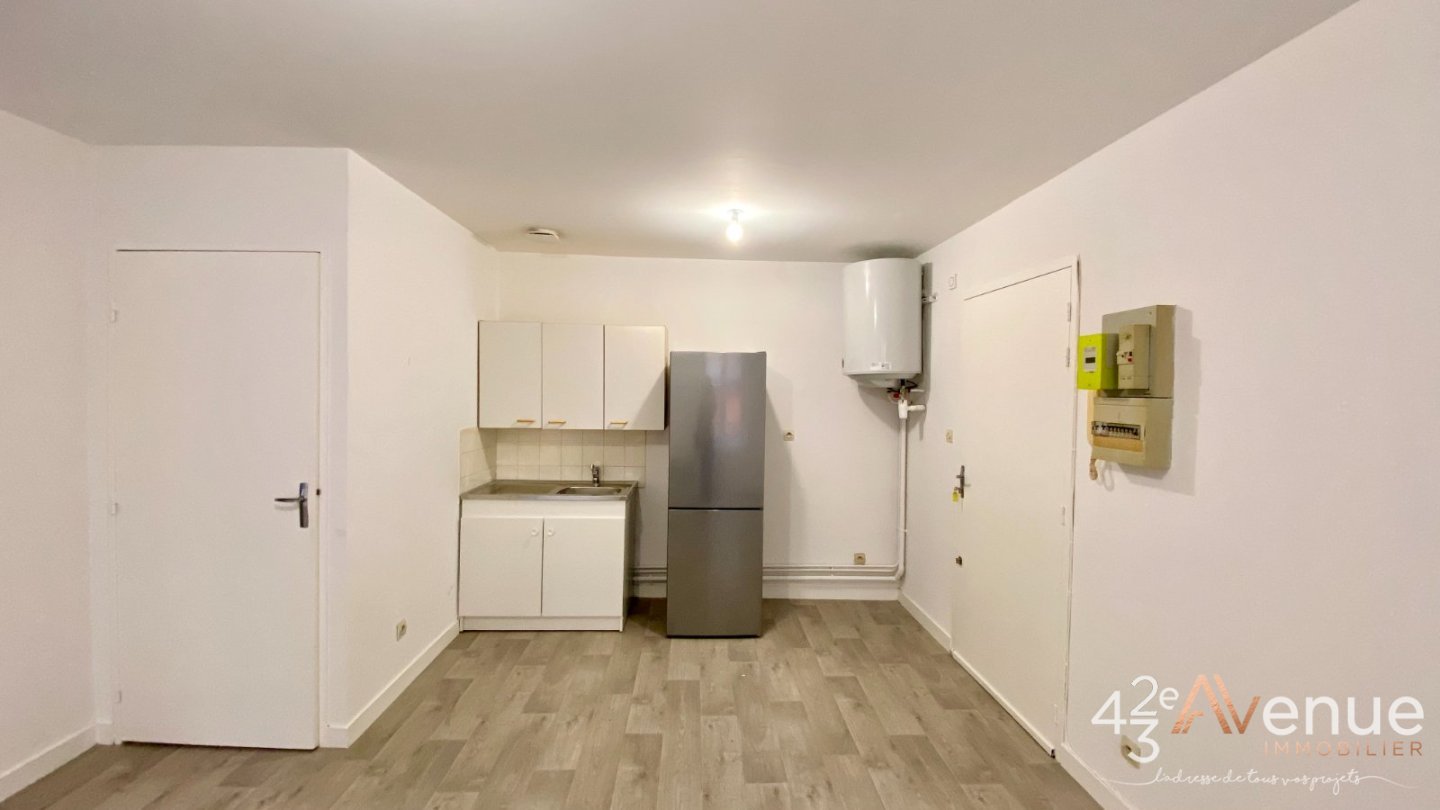 APPARTEMENT T2 A LOUER - ST ETIENNE JEAN-JAURES - 32.42 m2 - 390€ charges comprises par mois