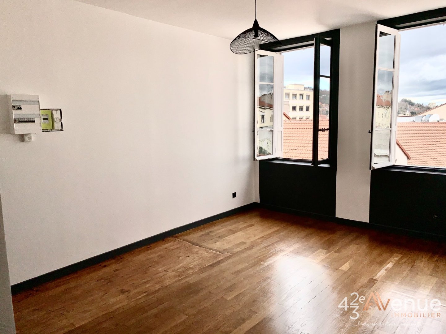 APPARTEMENT T2 A LOUER - ST ETIENNE JEAN JAURES - 44.19 m2 - 476 &euro; charges comprises par mois
