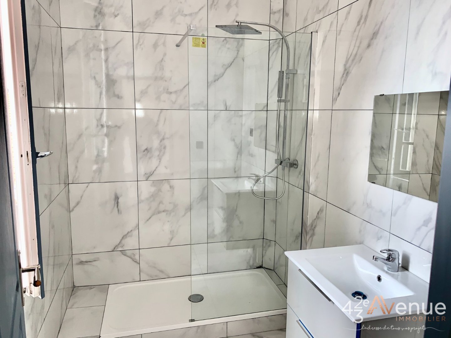 APPARTEMENT T2 A LOUER - ST ETIENNE JEAN JAURES - 44.19 m2 - 476 &euro; charges comprises par mois