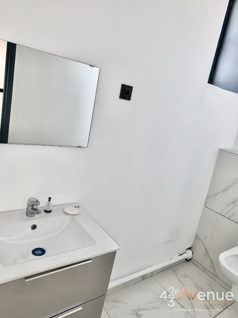 APPARTEMENT T2 A LOUER - ST ETIENNE JEAN JAURES - 44.19 m2 - 476 &euro; charges comprises par mois