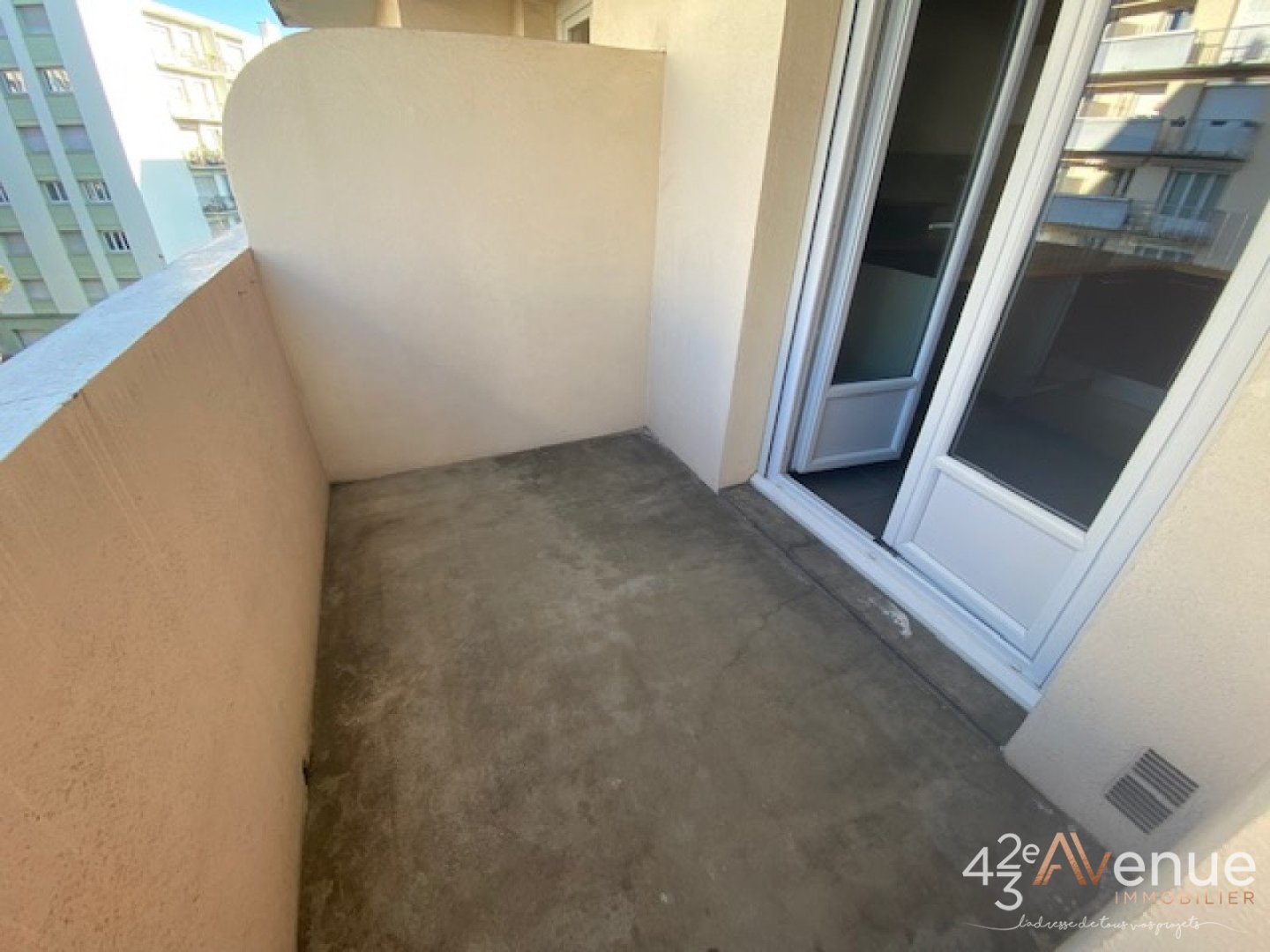 2 Pices avec balcon - ST ETIENNE LA TERRASSE - 57.1 m2 - LOUÉ