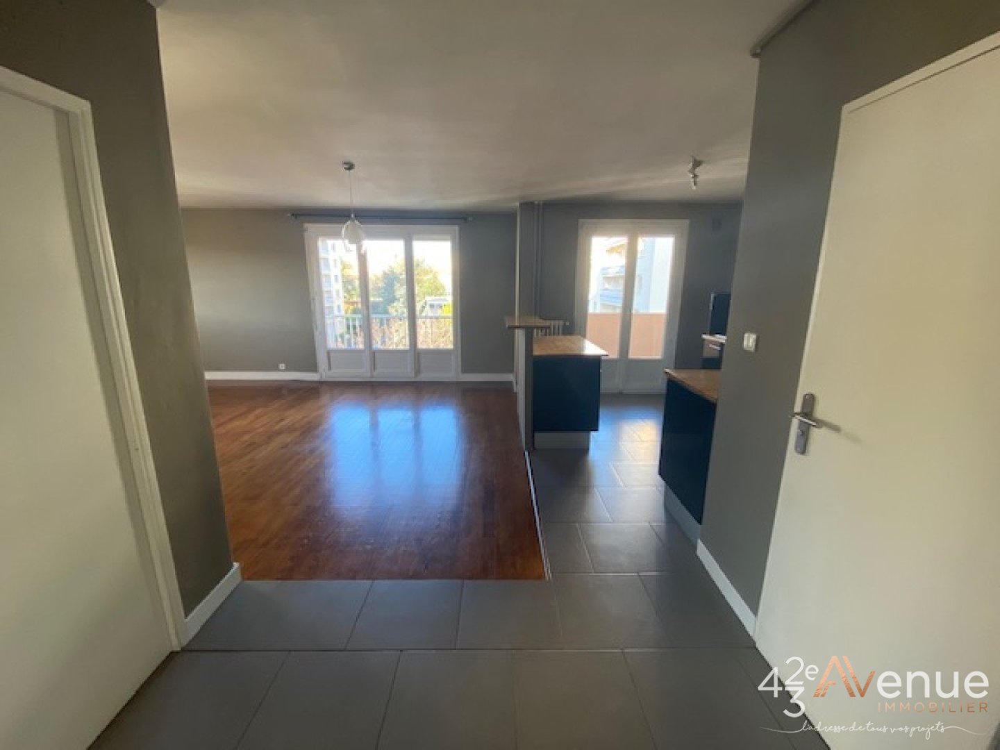 2 Pices avec balcon - ST ETIENNE LA TERRASSE - 57.1 m2 - LOUÉ