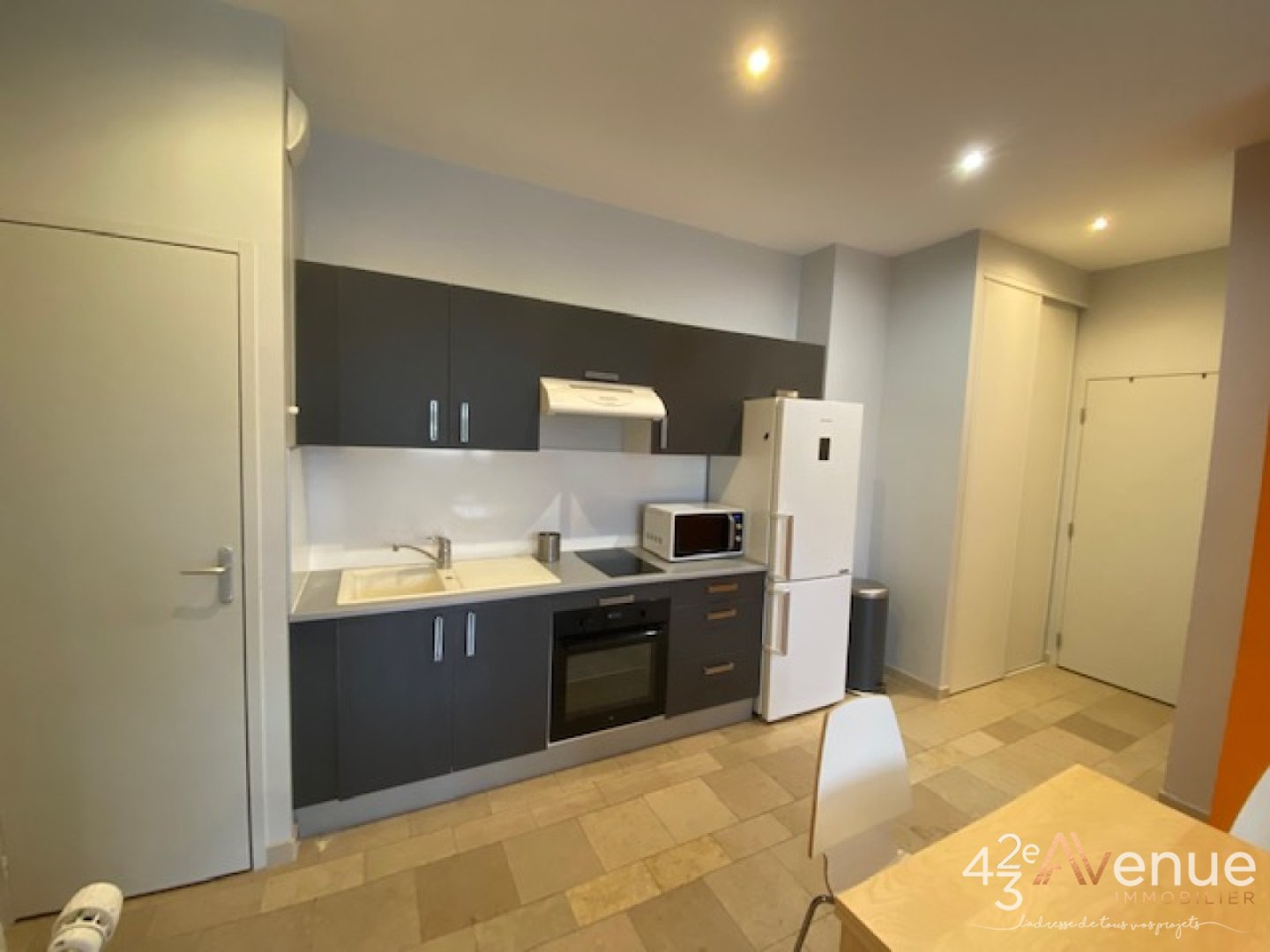 T2 Meublé A LOUER - ST ETIENNE LYCEE FAURIEL - 47.8 m2 - 640 &euro; charges comprises par mois