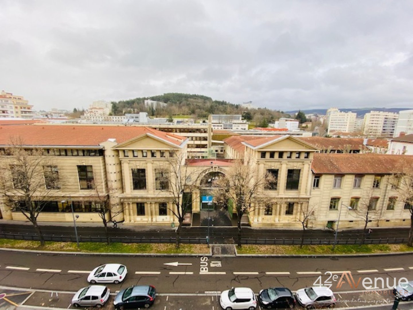 T2 Meublé A LOUER - ST ETIENNE LYCEE FAURIEL - 47.8 m2 - 640 &euro; charges comprises par mois