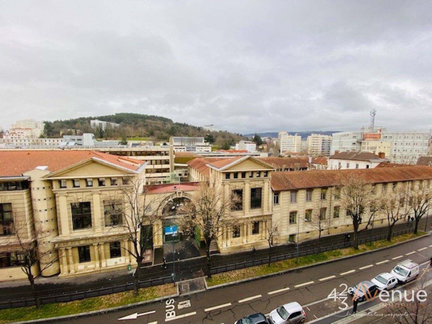 T2 Meublé A LOUER - ST ETIENNE LYCEE FAURIEL - 47.8 m2 - 640 &euro; charges comprises par mois