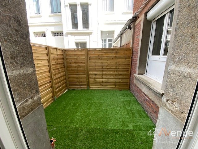 APPARTEMENT T2 A LOUER - ST ETIENNE Place Anatole France - 41.45 m2 - 428 € charges comprises par mois