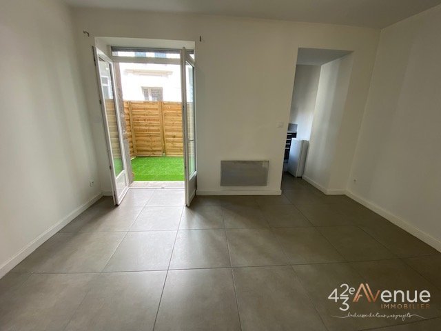 APPARTEMENT T2 A LOUER - ST ETIENNE Place Anatole France - 41.45 m2 - 428 € charges comprises par mois