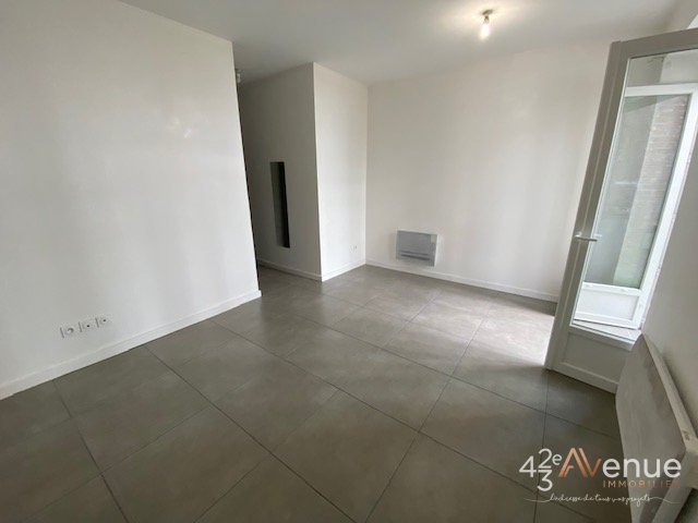 APPARTEMENT T2 A LOUER - ST ETIENNE Place Anatole France - 41.45 m2 - 428 € charges comprises par mois