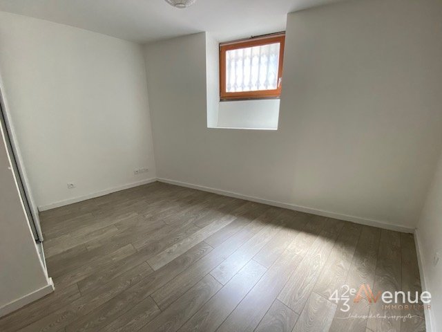 APPARTEMENT T2 A LOUER - ST ETIENNE Place Anatole France - 41.45 m2 - 428 € charges comprises par mois