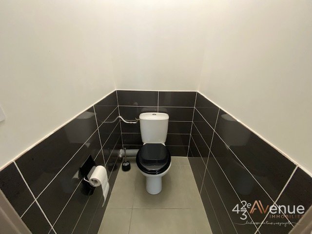 APPARTEMENT T2 A LOUER - ST ETIENNE Place Anatole France - 41.45 m2 - 428 € charges comprises par mois