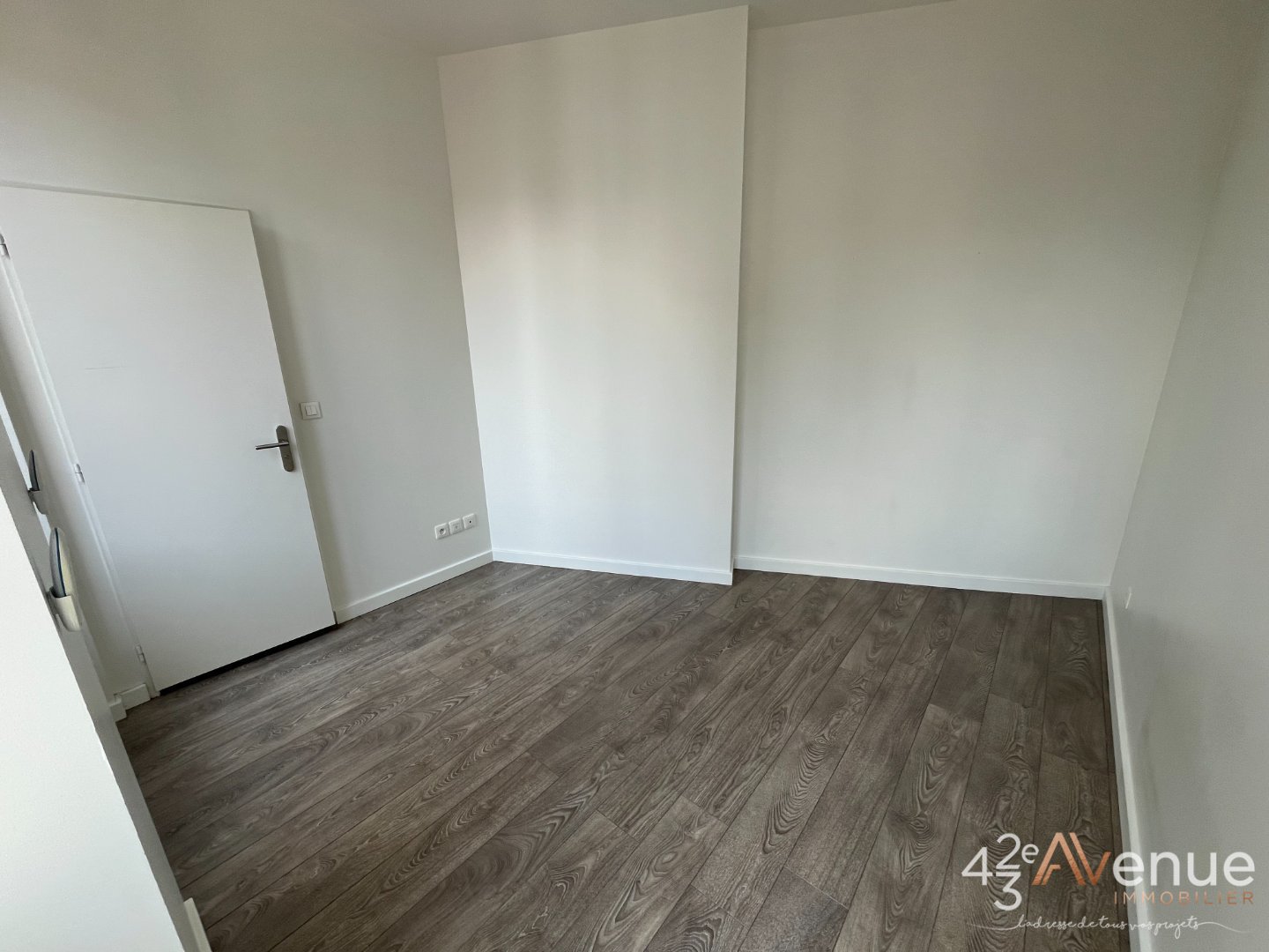 APPARTEMENT T2 - ST ETIENNE PLACE DORIAN/PEUPLE - 30.68 m2 - LOUÉ