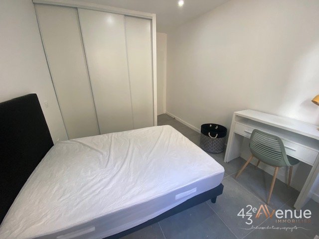 T2 Meublé A LOUER - ST ETIENNE PLACE DU PEUPLE/GRENETTE - 36.23 m2 - 556 &euro; charges comprises par mois