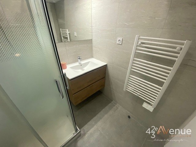 T2 Meublé A LOUER - ST ETIENNE PLACE DU PEUPLE/GRENETTE - 36.23 m2 - 556 &euro; charges comprises par mois