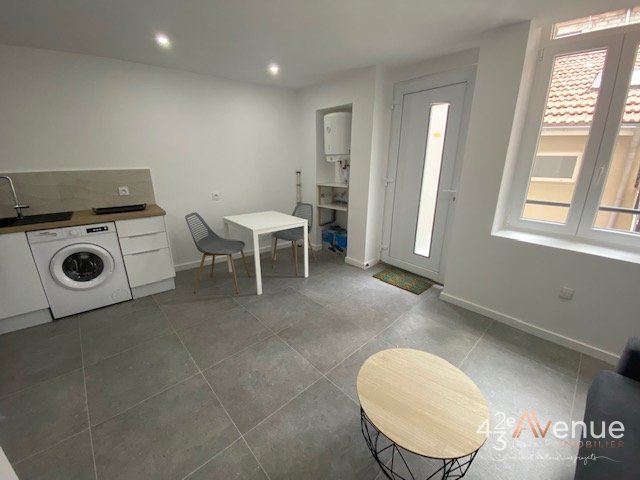 Hyper Centre T2 Meubl� avec Terrasse A LOUER - ST ETIENNE PLACE DU PEUPLE/PLACE GRENETTE - 31.05 m2 - 551�&euro; charges comprises par mois