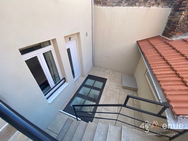 Hyper Centre T2 Meubl� avec Terrasse A LOUER - ST ETIENNE PLACE DU PEUPLE/PLACE GRENETTE - 31.05 m2 - 551�&euro; charges comprises par mois