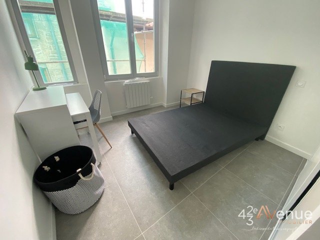 Hyper Centre T2 Meubl� avec Terrasse A LOUER - ST ETIENNE PLACE DU PEUPLE/PLACE GRENETTE - 31.05 m2 - 551�&euro; charges comprises par mois