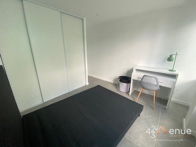 Hyper Centre T2 Meubl� avec Terrasse A LOUER - ST ETIENNE PLACE DU PEUPLE/PLACE GRENETTE - 31.05 m2 - 551�&euro; charges comprises par mois