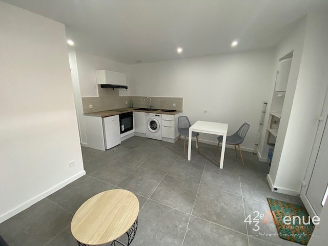 Hyper Centre T2 Meubl� avec Terrasse A LOUER - ST ETIENNE PLACE DU PEUPLE/PLACE GRENETTE - 31.05 m2 - 551�&euro; charges comprises par mois