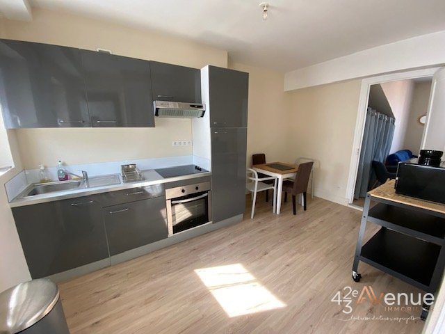 2 pièces Meublé A LOUER - ST ETIENNE PLACE GRENETTE/PEUPLE - 33.28 m2 - 420 &euro; charges comprises par mois