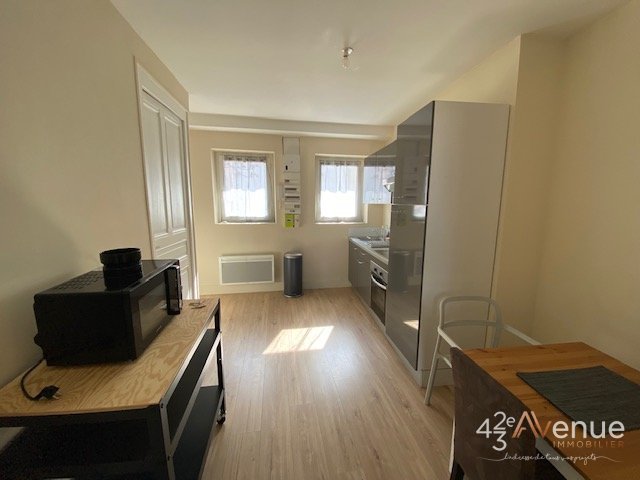 2 pièces Meublé A LOUER - ST ETIENNE PLACE GRENETTE/PEUPLE - 33.28 m2 - 420 &euro; charges comprises par mois