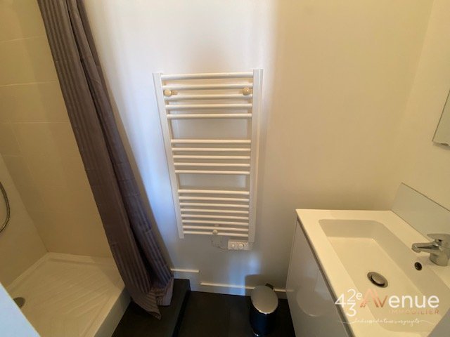 2 pièces Meublé A LOUER - ST ETIENNE PLACE GRENETTE/PEUPLE - 33.28 m2 - 420 &euro; charges comprises par mois
