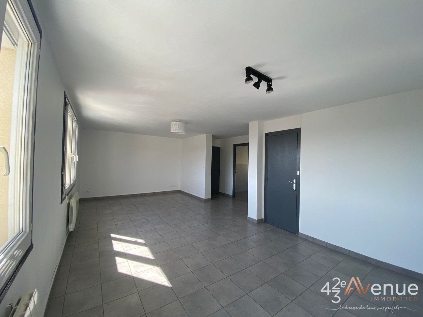APPARTEMENT T2 A LOUER - ST ETIENNE QUARTIER FAURIEL/VIVARAIZE - 55.76 m2 - 490 &euro; charges comprises par mois