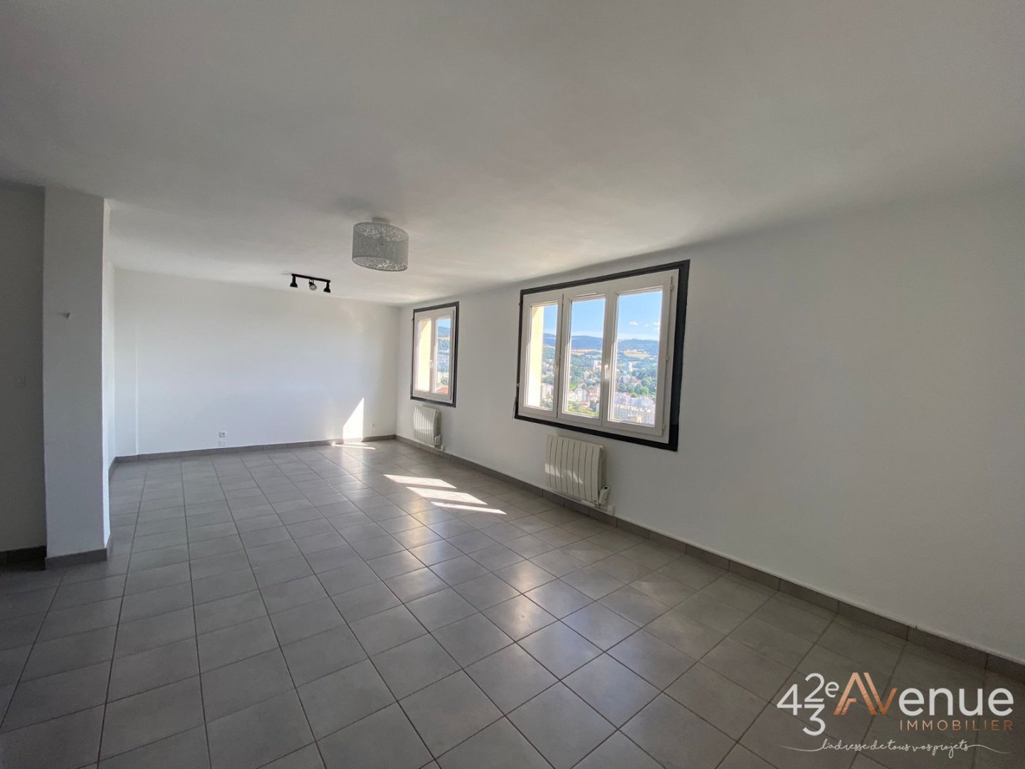 APPARTEMENT T2 A LOUER - ST ETIENNE QUARTIER FAURIEL/VIVARAIZE - 55.76 m2 - 490 &euro; charges comprises par mois