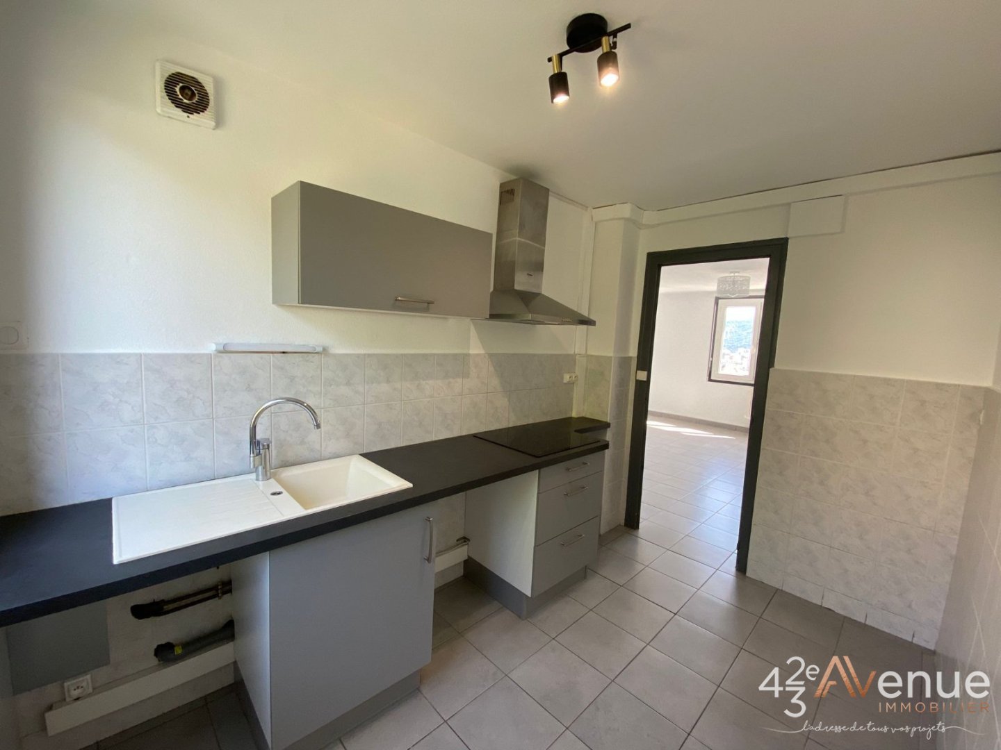 APPARTEMENT T2 A LOUER - ST ETIENNE QUARTIER FAURIEL/VIVARAIZE - 55.76 m2 - 490 &euro; charges comprises par mois