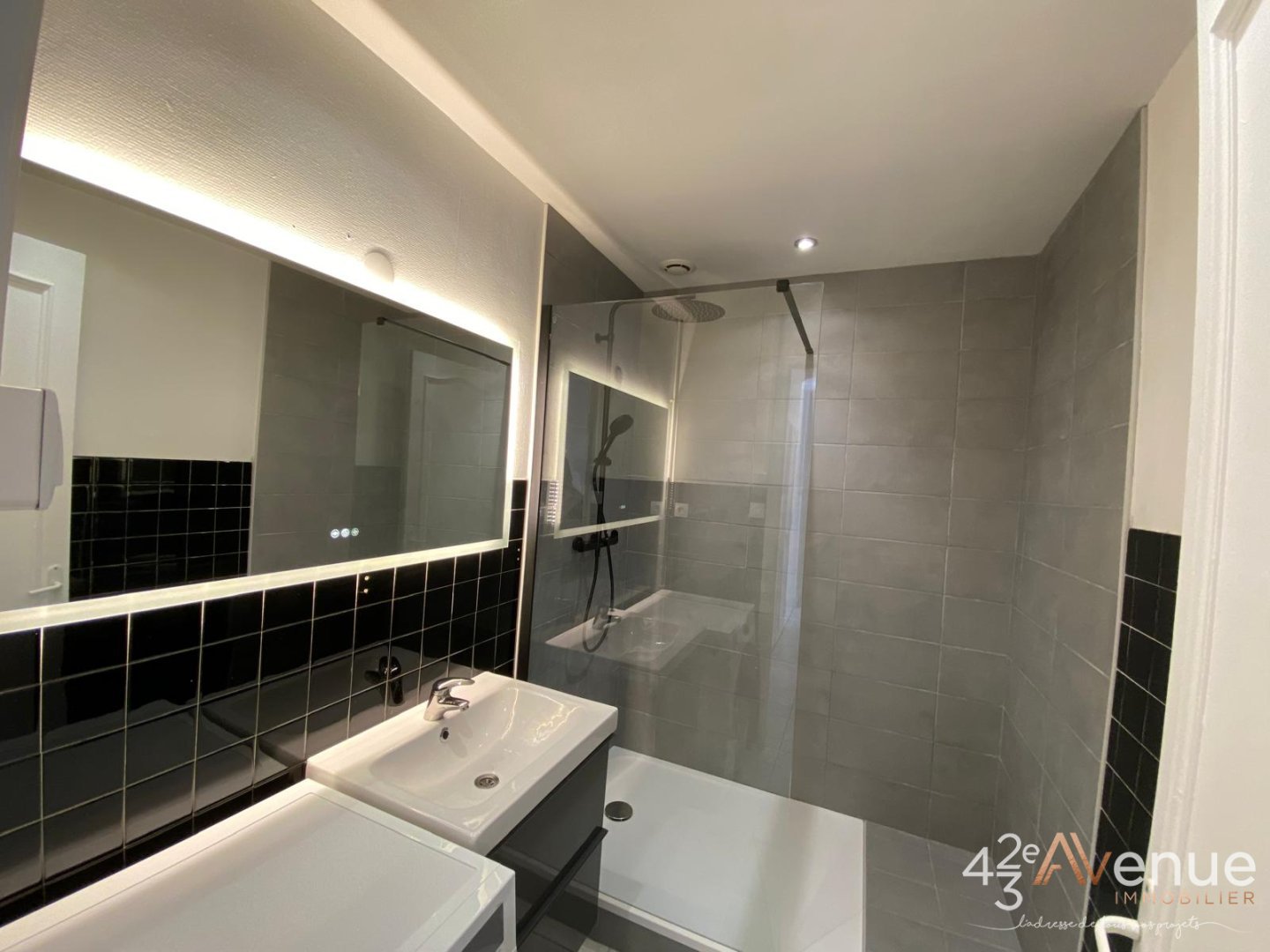 T2 MEUBLE A LOUER - ST ETIENNE RUE DE LA MONTAT/RICHELANDIERE/CHATEAUCREUX - 60.43 m2 - 600�&euro; charges comprises par mois