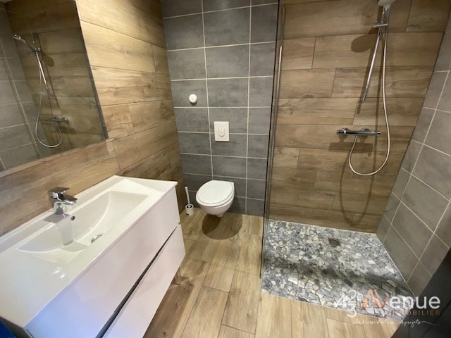 T2 en Duplex Meublé A LOUER - ST ETIENNE TREFILERIE/CENTRE II - 31.12 m2 - 605 &euro; charges comprises par mois