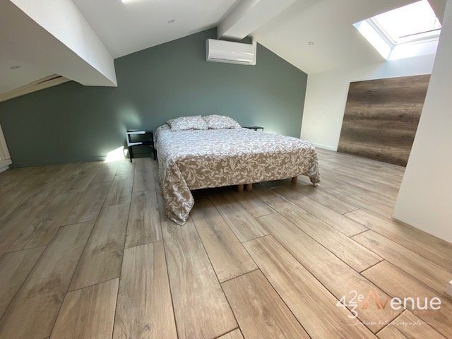 T2 en Duplex Meublé A LOUER - ST ETIENNE TREFILERIE/CENTRE II - 31.12 m2 - 605 &euro; charges comprises par mois
