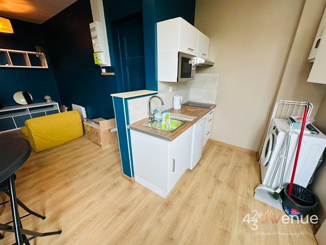 T2 Meublé A LOUER - ST ETIENNE TREFILERIE/CENTRE II - 27.95 m2 - 400 &euro; charges comprises par mois