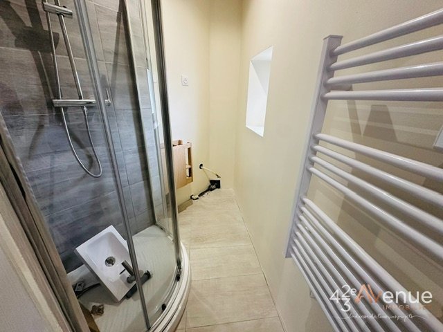T2 Meublé A LOUER - ST ETIENNE TREFILERIE/CENTRE II - 27.95 m2 - 400 &euro; charges comprises par mois