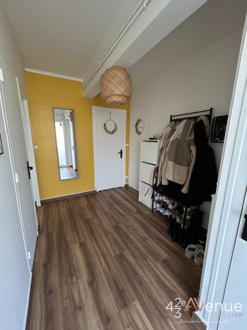 APPARTEMENT T2 - AUREC SUR LOIRE - 67.94 m2 - VENDU