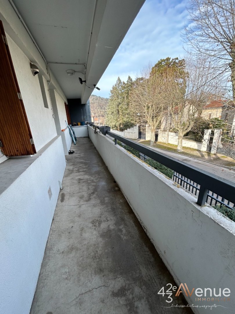 APPARTEMENT T2 - AUREC SUR LOIRE - 67.94 m2 - VENDU