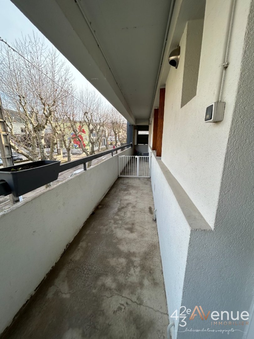 APPARTEMENT T2 - AUREC SUR LOIRE - 67.94 m2 - VENDU
