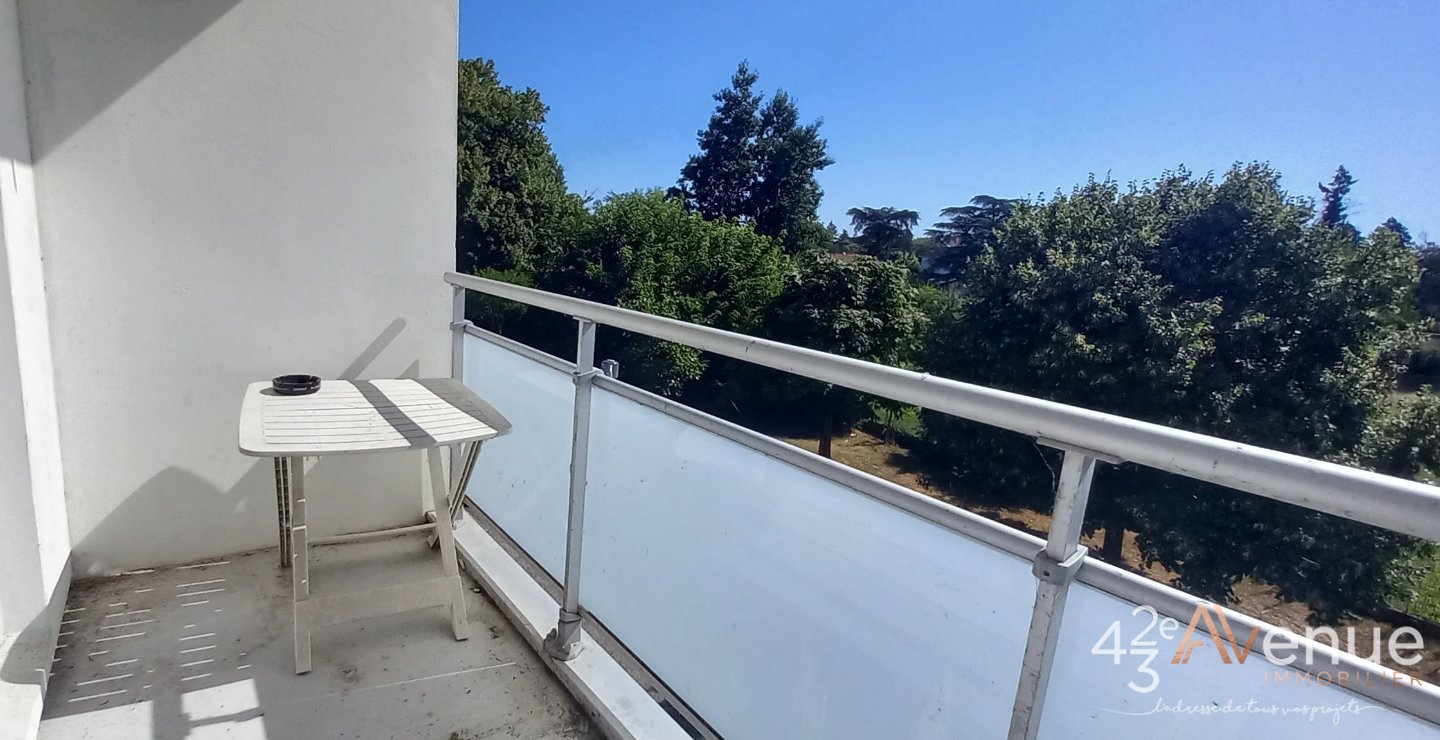 T2 avec balcon A VENDRE - DECINES CHARPIEU GRAND LARGE - BERTHAUDIERE - 45.8 m2 - 179000€