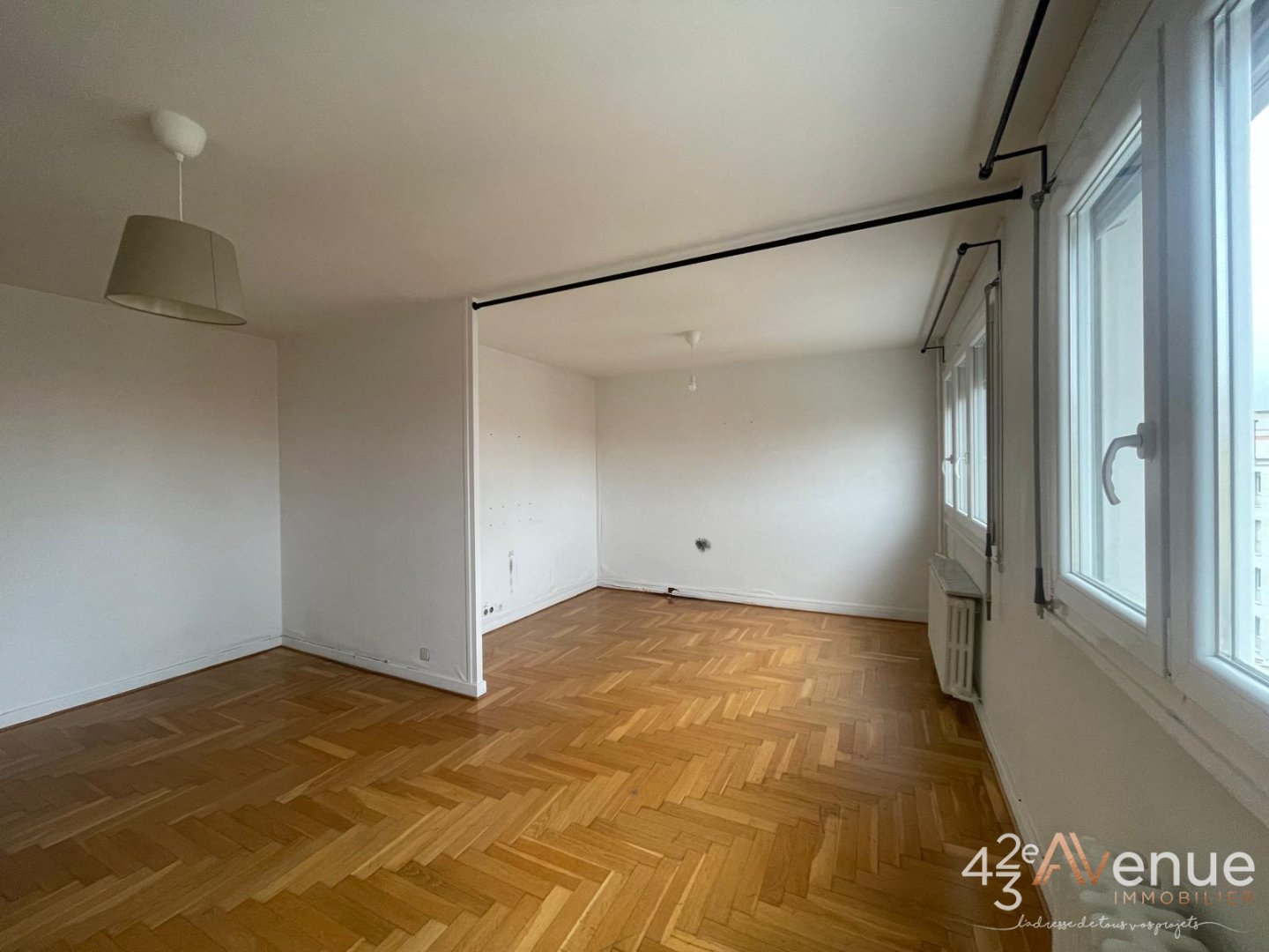 Appartement Type 2 étage élevé en bon état - ST ETIENNE BELLEVUE - 60.96 m2 - VENDU