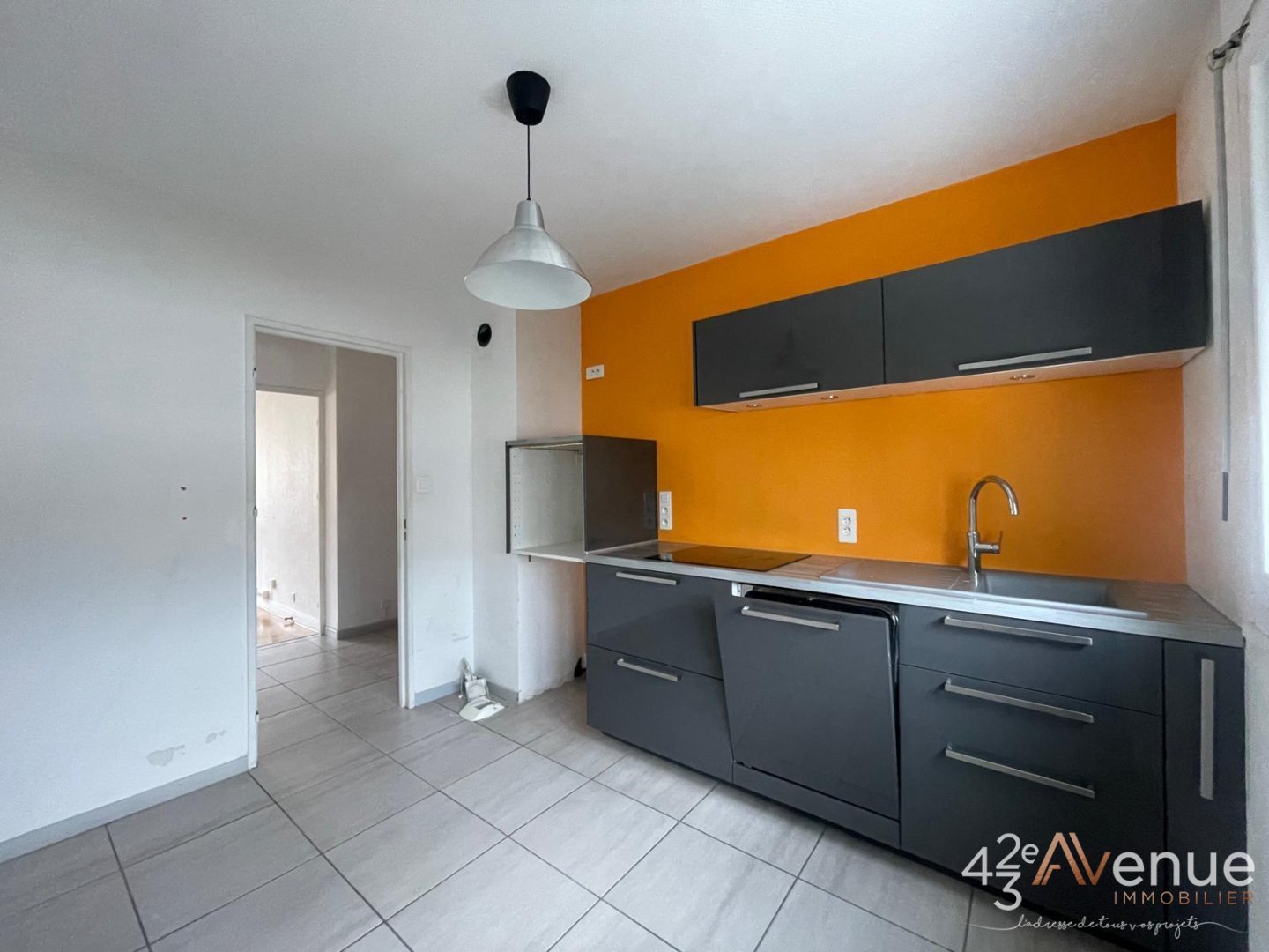 Appartement Type 2 étage élevé en bon état - ST ETIENNE BELLEVUE - 60.96 m2 - VENDU