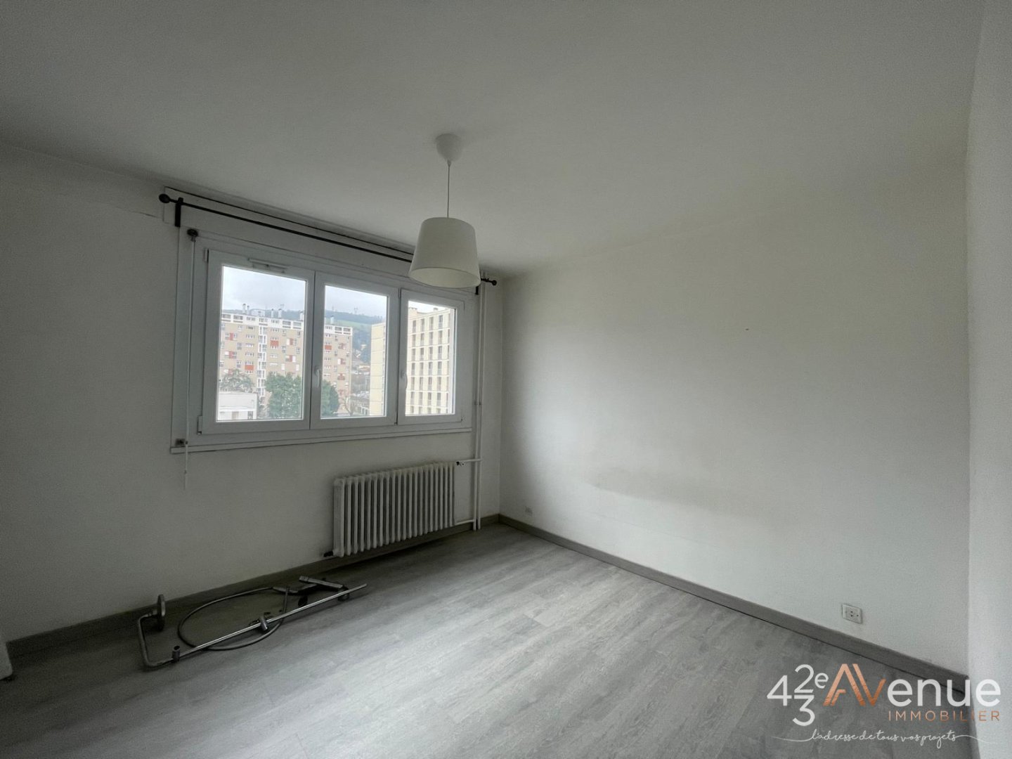 Appartement Type 2 étage élevé en bon état - ST ETIENNE BELLEVUE - 60.96 m2 - VENDU