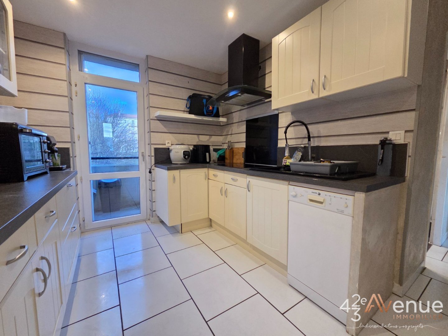 APPARTEMENT T2 A VENDRE - ST ETIENNE MONTPLAISIR - 55.46 m2 - 66�000�&euro;