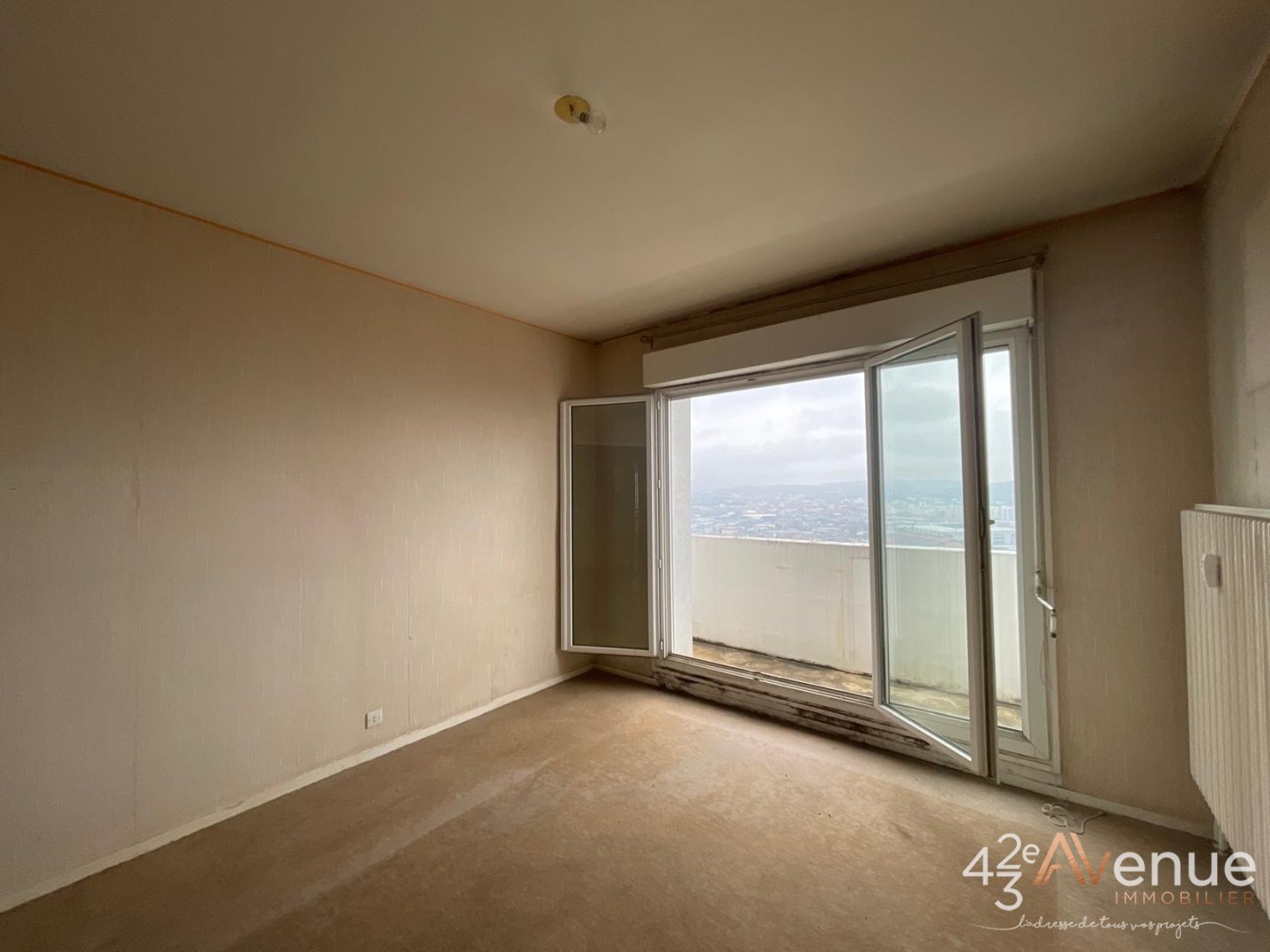 Appartement type 2 dernier tage - ST ETIENNE MONTREYNAUD - 42.76 m2 - 33000€