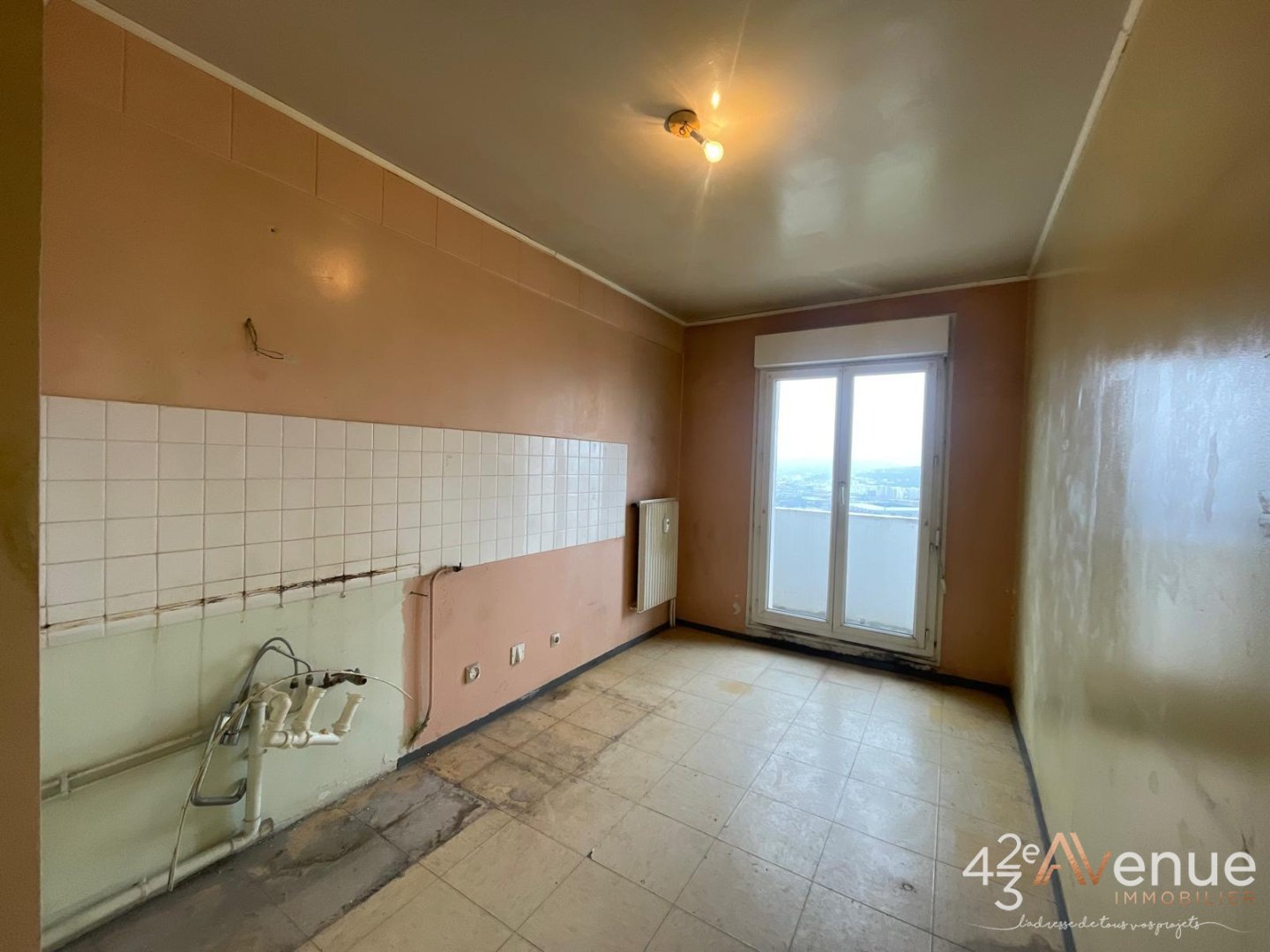 Appartement type 2 dernier tage - ST ETIENNE MONTREYNAUD - 42.76 m2 - 33000€